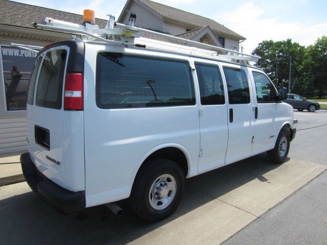 2004 Chevrolet G2500 Xlt-2nd Bench-fwd-cd Player-5 Pass-1 Owner