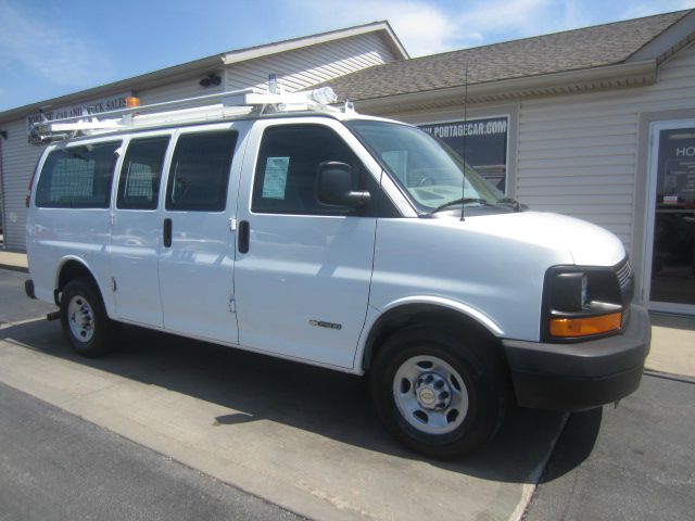 2004 Chevrolet G2500 Xlt-2nd Bench-fwd-cd Player-5 Pass-1 Owner