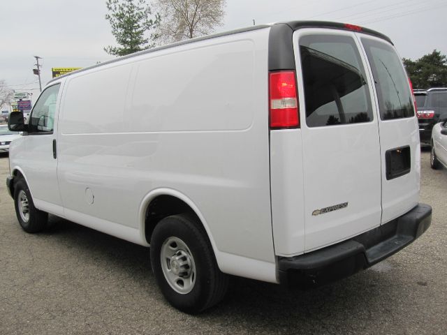 2009 Chevrolet G2500 Coupe 4D