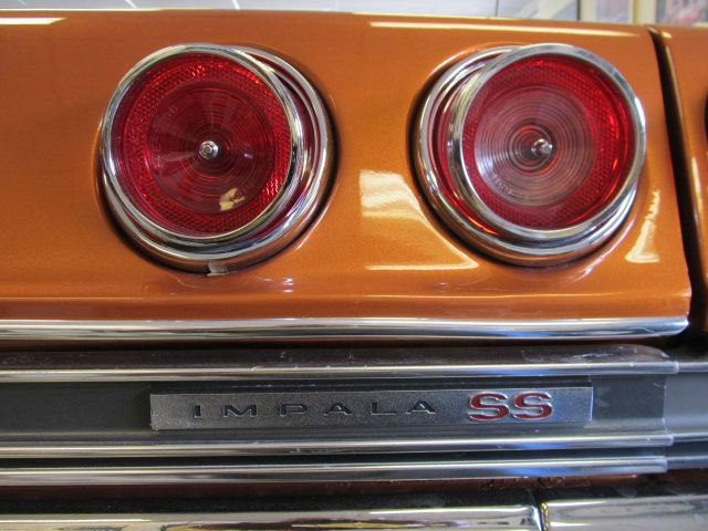 1965 Chevrolet Impala 4dr Sdn Auto (natl) Hatchback