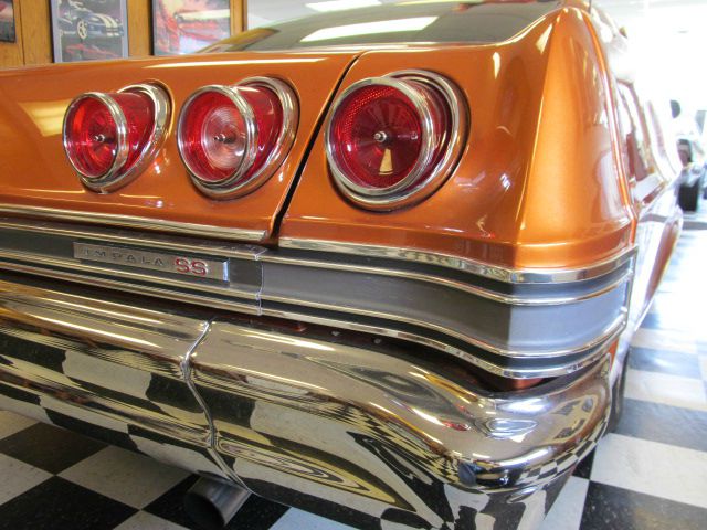 1965 Chevrolet Impala 4dr Sdn Auto (natl) Hatchback