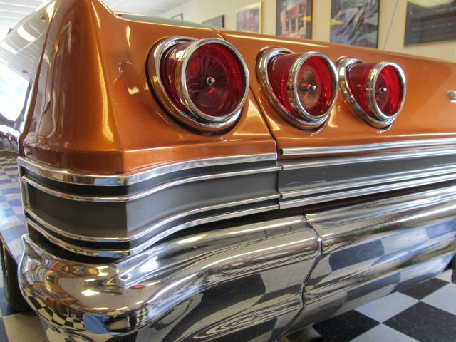 1965 Chevrolet Impala 4dr Sdn Auto (natl) Hatchback