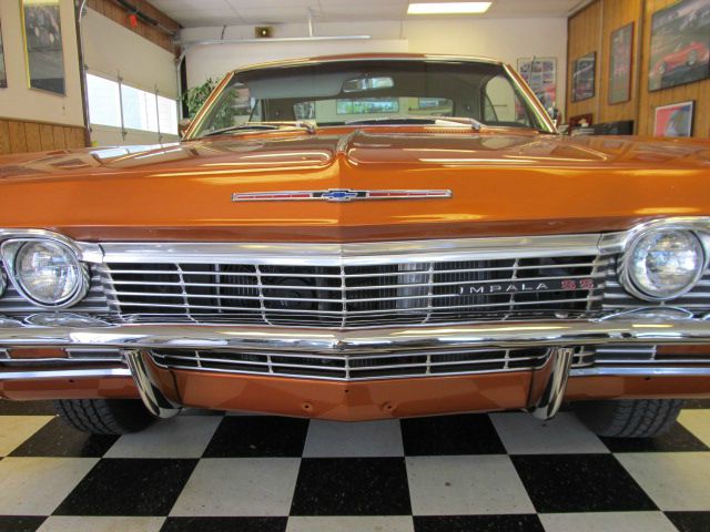 1965 Chevrolet Impala 4dr Sdn Auto (natl) Hatchback