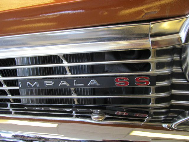 1965 Chevrolet Impala 4dr Sdn Auto (natl) Hatchback