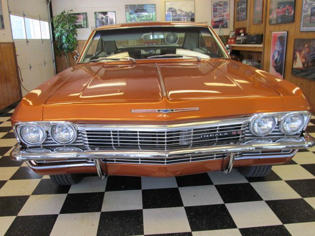 1965 Chevrolet Impala 4dr Sdn Auto (natl) Hatchback