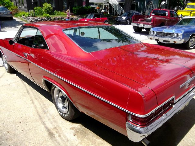 1966 Chevrolet Impala 4dr Sdn Auto (natl) Hatchback