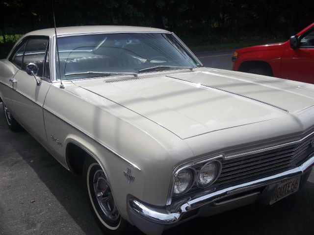 1966 Chevrolet Impala 4dr Sdn Auto (natl) Hatchback