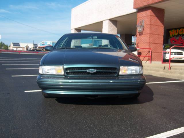 1995 Chevrolet Impala 4dr Sdn Auto (natl) Hatchback