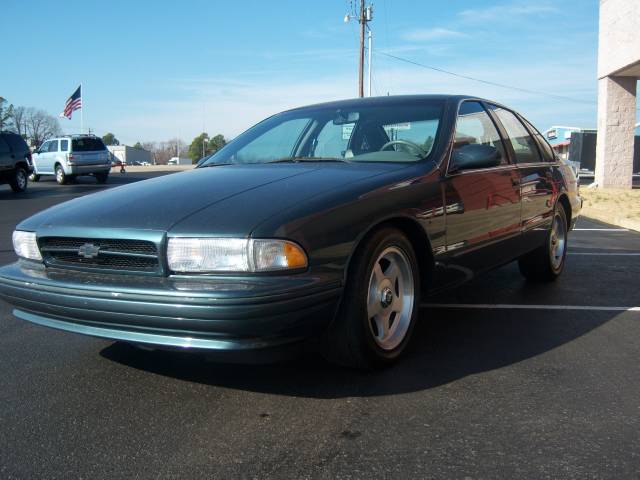 1995 Chevrolet Impala 4dr Sdn Auto (natl) Hatchback