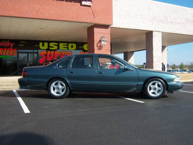 1995 Chevrolet Impala 4dr Sdn Auto (natl) Hatchback