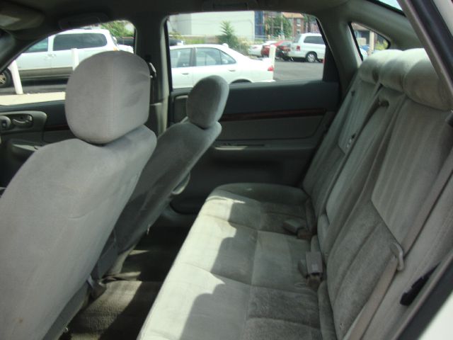 2005 Chevrolet Impala Base