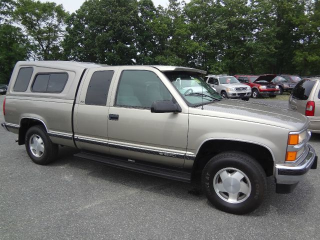 1999 Chevrolet K1500 2500 HD LS 4x4 Truck