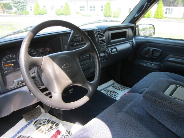 1998 Chevrolet K2500 4D Crew Cab Truck