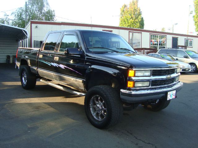 2000 Chevrolet K2500 4DR Luxury 4X4