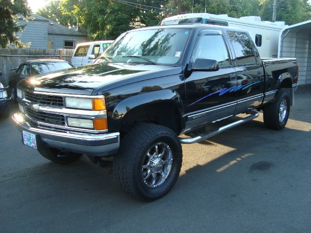 2000 Chevrolet K2500 4DR Luxury 4X4