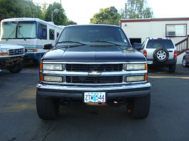 2000 Chevrolet K2500 4DR Luxury 4X4