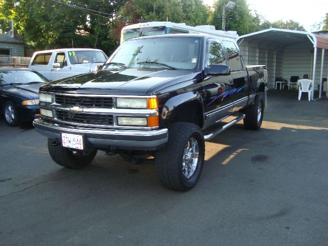 2000 Chevrolet K2500 4DR Luxury 4X4