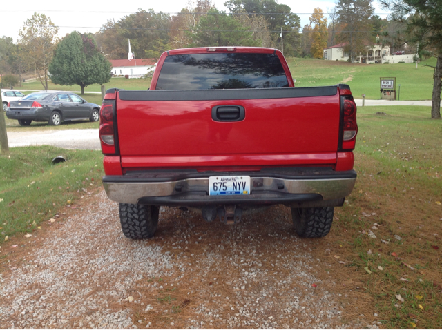 2004 Chevrolet K2500 4dr Sdn SL Auto Sedan