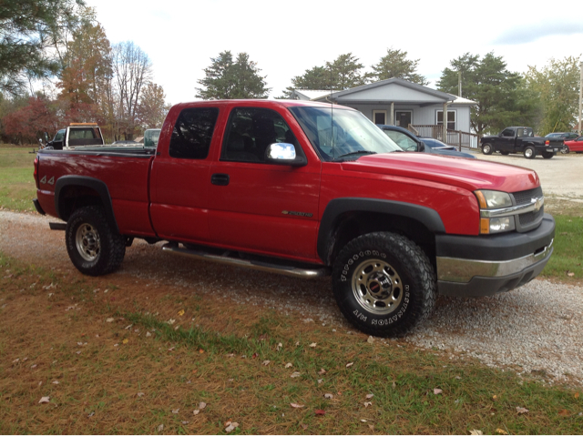 2004 Chevrolet K2500 4dr Sdn SL Auto Sedan