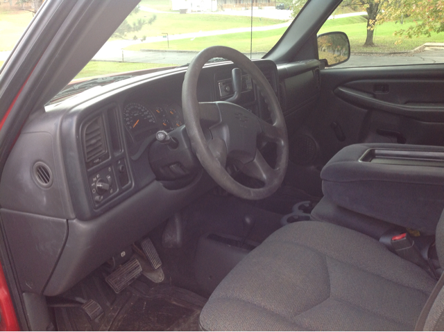 2004 Chevrolet K2500 4dr Sdn SL Auto Sedan