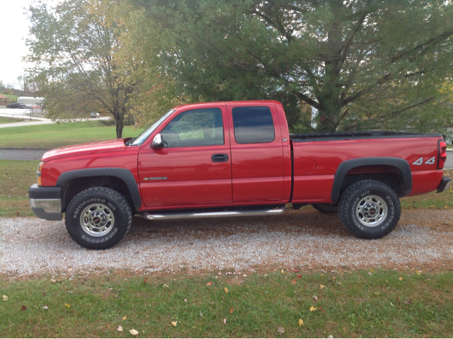 2004 Chevrolet K2500 4dr Sdn SL Auto Sedan