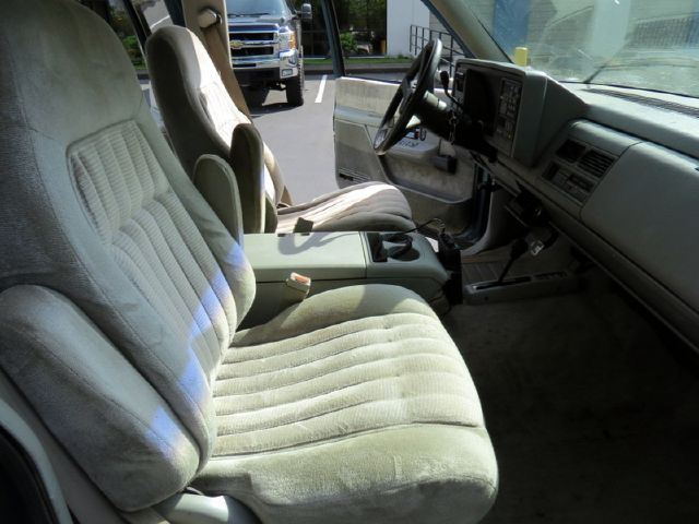 1993 Chevrolet K3500 4.2L Quattro LWB AUTO