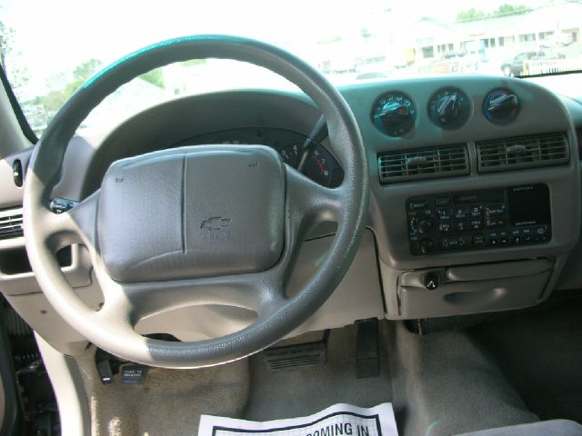 1995 Chevrolet Lumina 3.2 Sedan 4dr