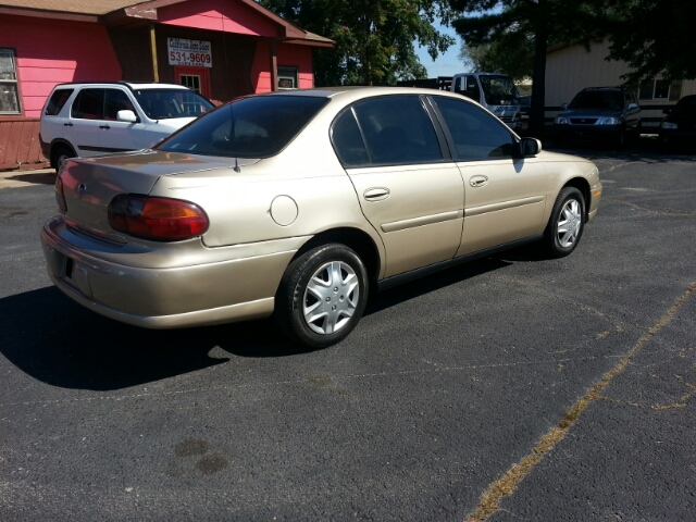 2002 Chevrolet Malibu Base