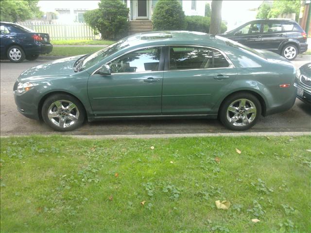 2009 Chevrolet Malibu 4dr AWD SUV