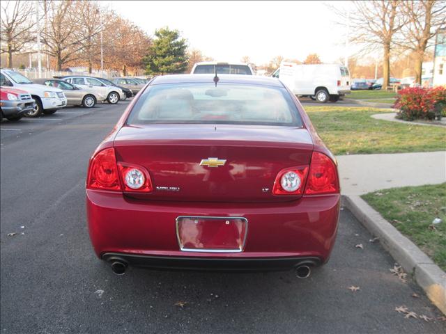 2009 Chevrolet Malibu 4dr AWD SUV