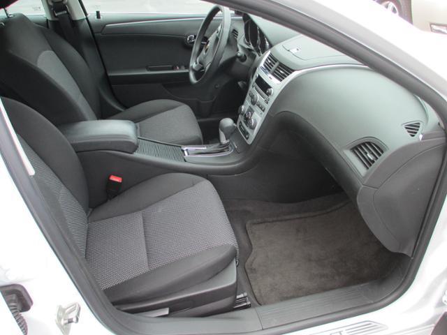 2011 Chevrolet Malibu LS Z71 STEP SIDE