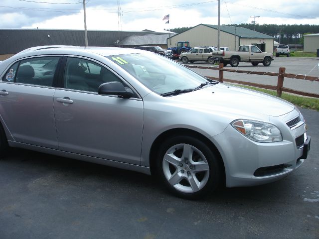 2011 Chevrolet Malibu LS NICE