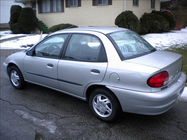 2001 Chevrolet Metro 4dr Sdn I4 CVT S