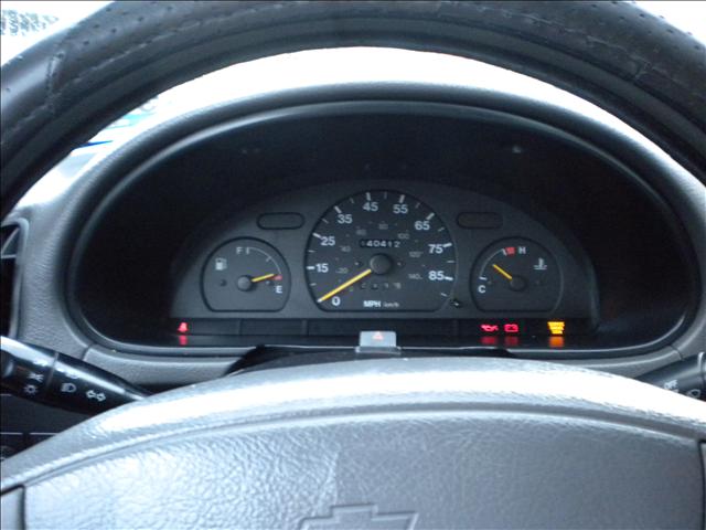 2001 Chevrolet Metro 4dr Sdn I4 CVT S