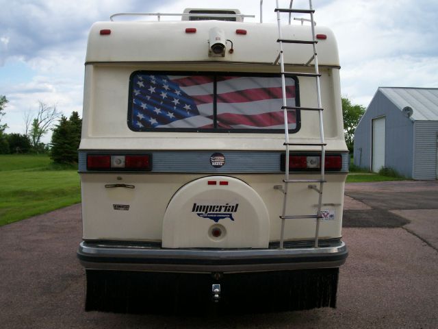 1988 Chevrolet P30 5-door Wagon 5-spd MT