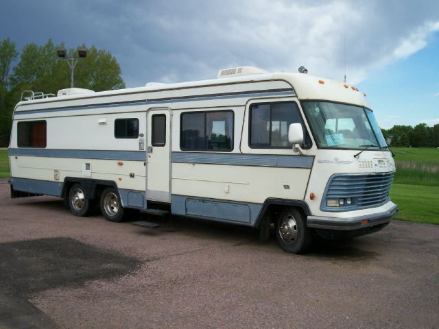 1988 Chevrolet P30 5-door Wagon 5-spd MT