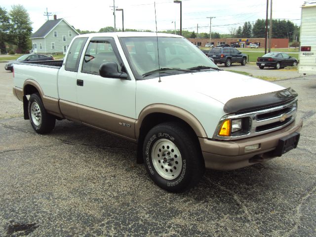 1996 Chevrolet S10 4dr Sdn SL Auto Sedan