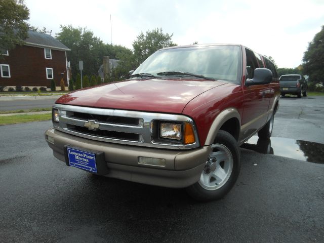 1997 Chevrolet S10 4dr Sdn Auto GLS w/XM