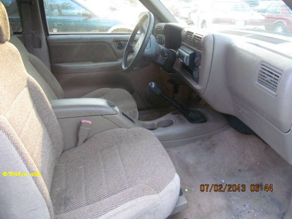 1997 Chevrolet S10 4dr Sdn Auto GLS w/XM