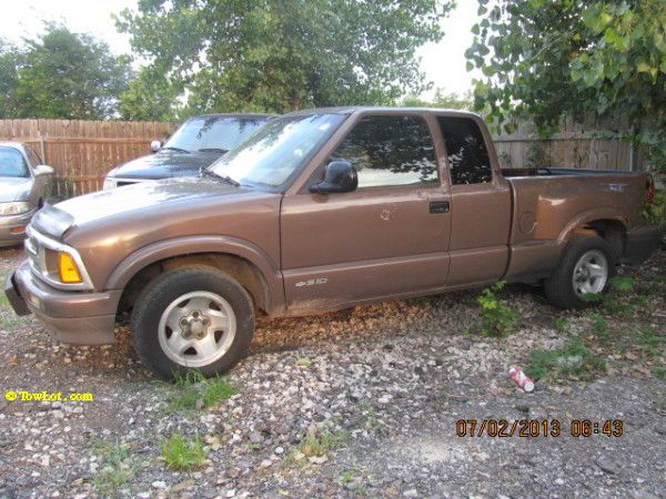 1997 Chevrolet S10 4dr Sdn Auto GLS w/XM