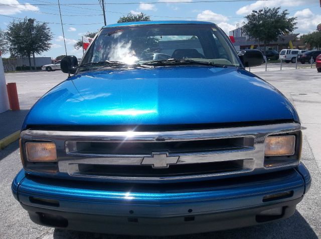 1997 Chevrolet S10 4dr Sdn Auto GLS w/XM