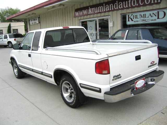 1998 Chevrolet S10 4dr Sdn Auto GLS w/XM