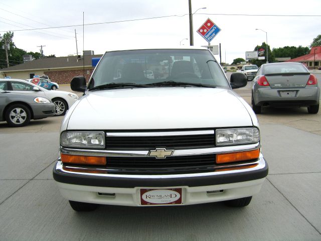 1998 Chevrolet S10 4dr Sdn Auto GLS w/XM