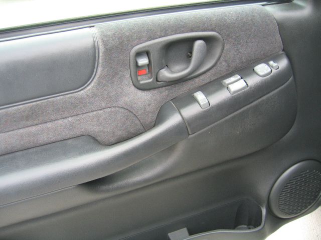 1998 Chevrolet S10 4dr Sdn Auto GLS w/XM