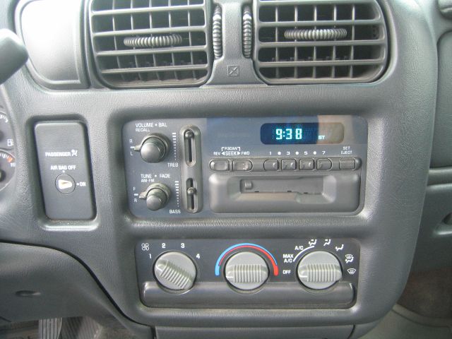 1998 Chevrolet S10 4dr Sdn Auto GLS w/XM