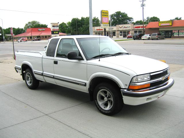 1998 Chevrolet S10 4dr Sdn Auto GLS w/XM