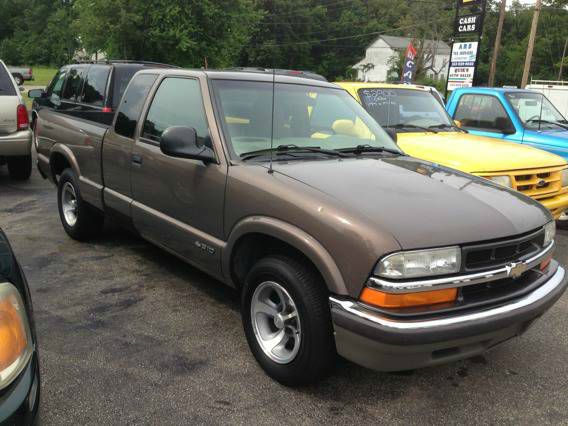 1998 Chevrolet S10 4dr Sdn Auto GLS w/XM