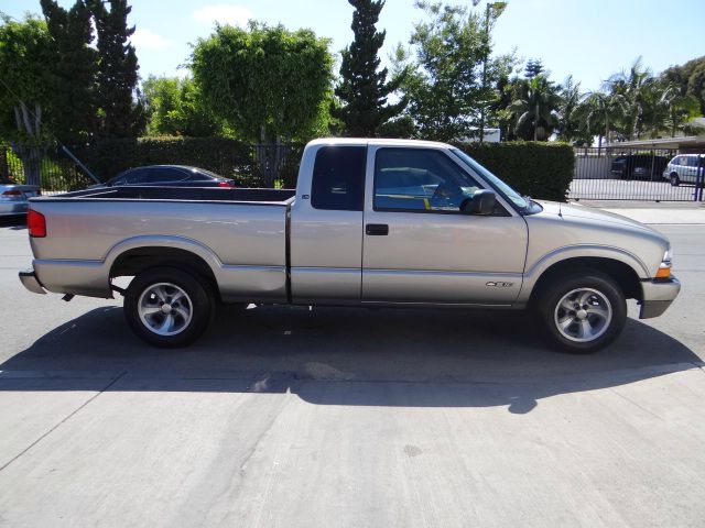 1998 Chevrolet S10 4dr Sdn Auto GLS w/XM