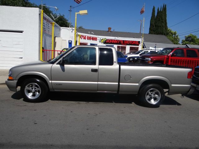 1998 Chevrolet S10 4dr Sdn Auto GLS w/XM