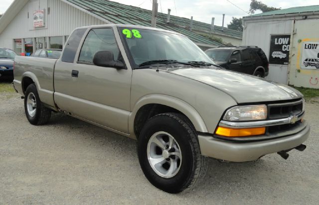 1998 Chevrolet S10 4dr Sdn Auto GLS w/XM